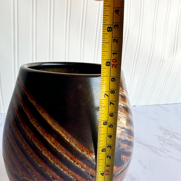 Organic Neutral Signed Dawn (?) Studio Pottery Vase - Picture 9 of 9